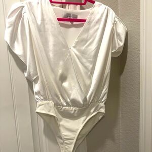 Adelyn Rae size s satin boydysuit white